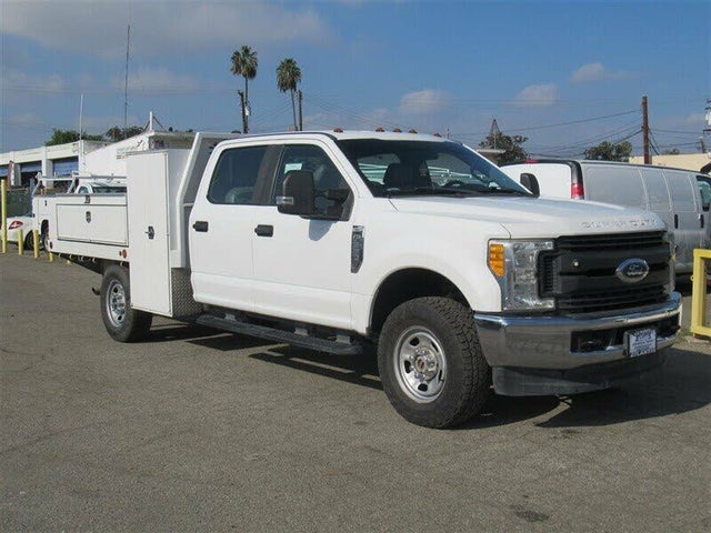 2017 Ford F-350 Super Duty Chassis XL Crew Cab 4WD