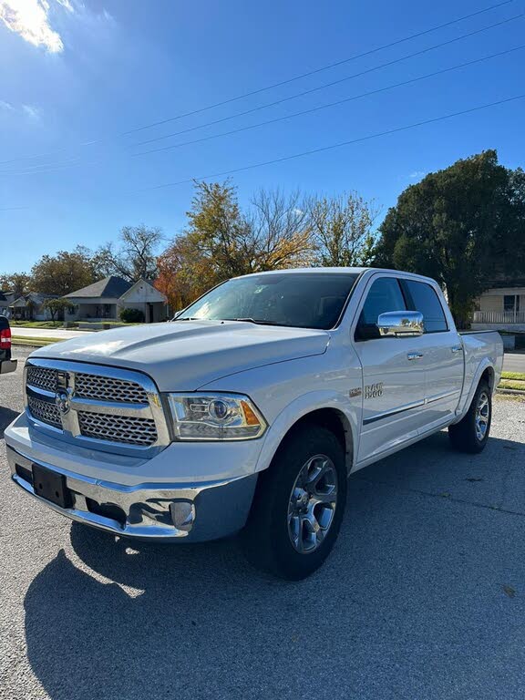 2017 RAM 1500 Laramie Crew Cab RWD
