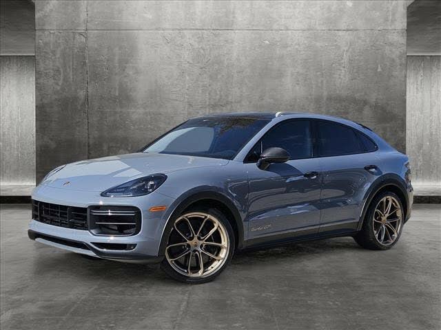 The pre-owned 2019 Porsche Cayenne in Biscay Blue Metallic