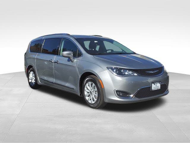 Used 2019 Chrysler Pacifica Touring L FWD for Sale in Bakersfield