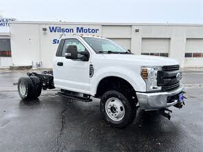 Ford F-350 Super Duty Chassis XL DRW LB 4WD