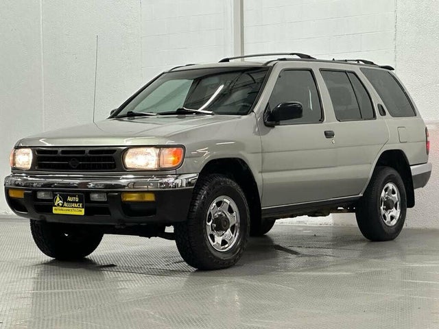 1998 Nissan Pathfinder 4 Dr XE 4WD SUV