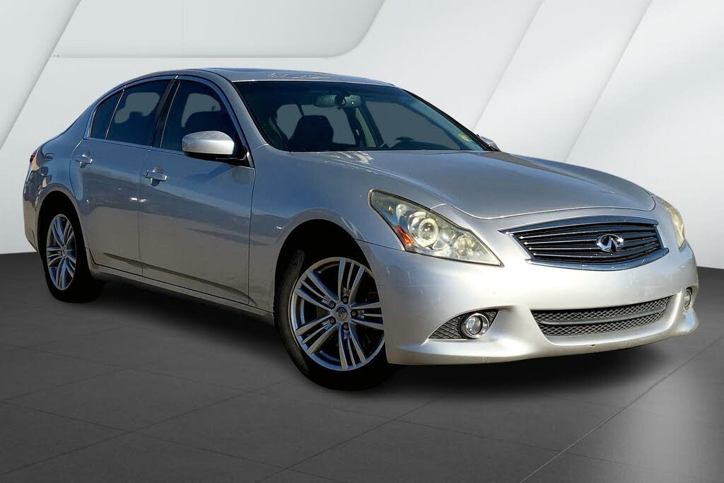 Автомобиль Infiniti G25 2010 года в Обнинске