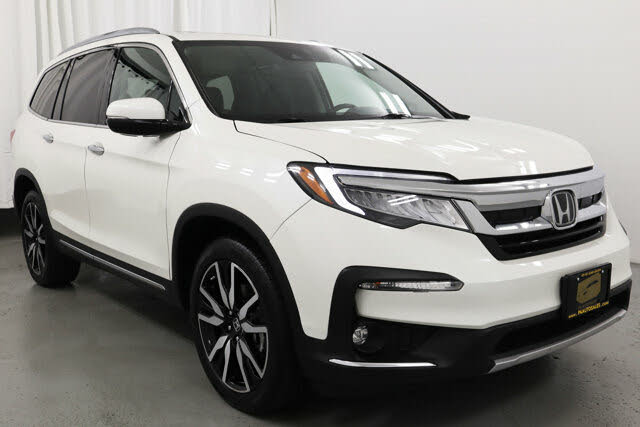 2019 Honda Pilot Touring AWD with Rear Captain's Chairs