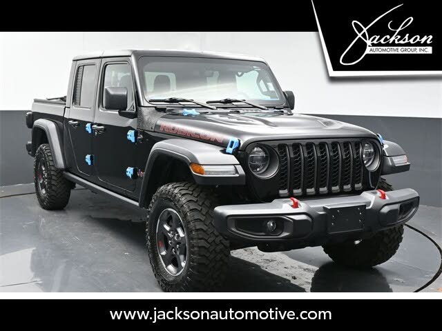 https://static.cargurus.com/images/forsale/2023/12/22/14/11/2020_jeep_gladiator-pic-4437271977742792150-1024x768.jpeg