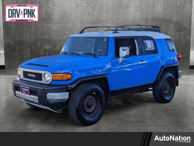 https://static.cargurus.com/images/forsale/2023/12/24/09/21/2008_toyota_fj_cruiser-pic-7633106963646490249-1024x768.jpeg