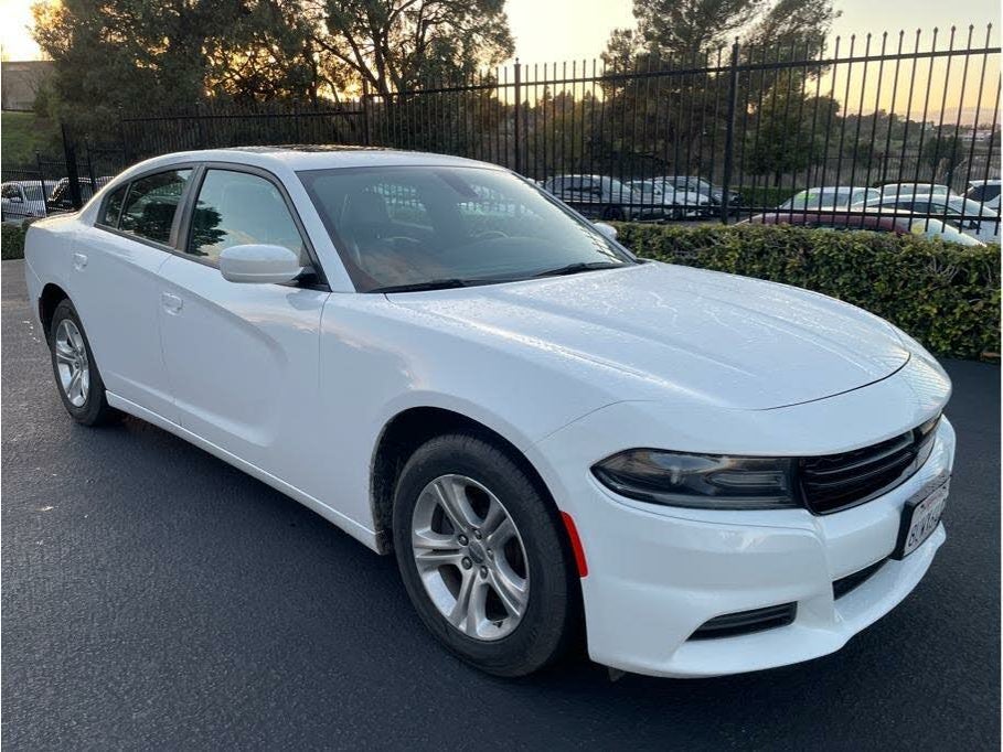 https://static.cargurus.com/images/forsale/2023/12/31/02/32/2021_dodge_charger-pic-4479047824290337834-1024x768.jpeg?io=true&width=640&height=480&dpr=2&fit=bounds&format=jpg&auto=webp