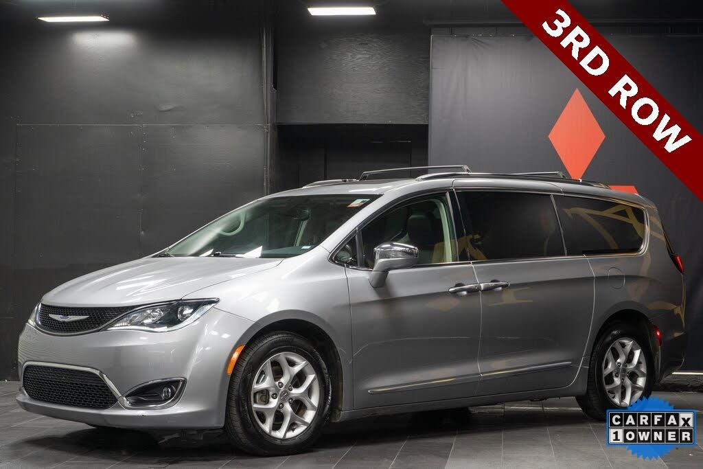 Chrysler pacifica hot sale minivan used