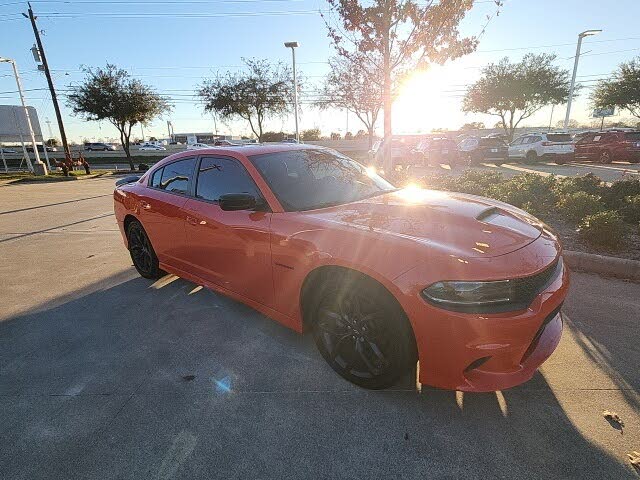 https://static.cargurus.com/images/forsale/2024/01/04/14/09/2022_dodge_charger-pic-6136307367867982526-1024x768.jpeg