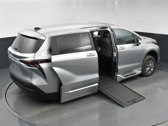 2024 Toyota Sienna XLE 7-Passenger FWD