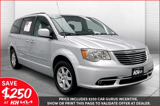 2011 chrysler town and country price