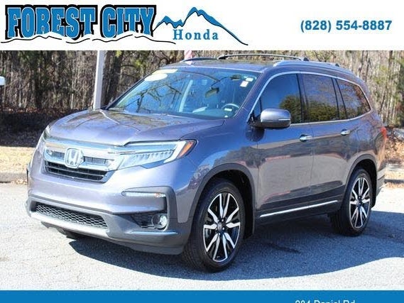 2021 Honda Pilot Touring FWD with Rear Captains Chairs