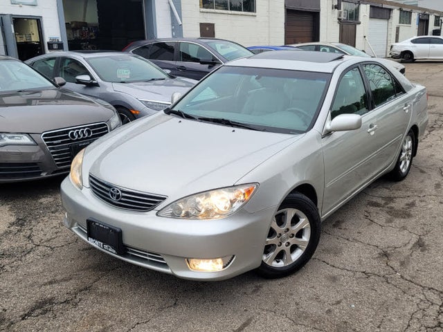 Toyota Camry XLE V6 FWD 2005