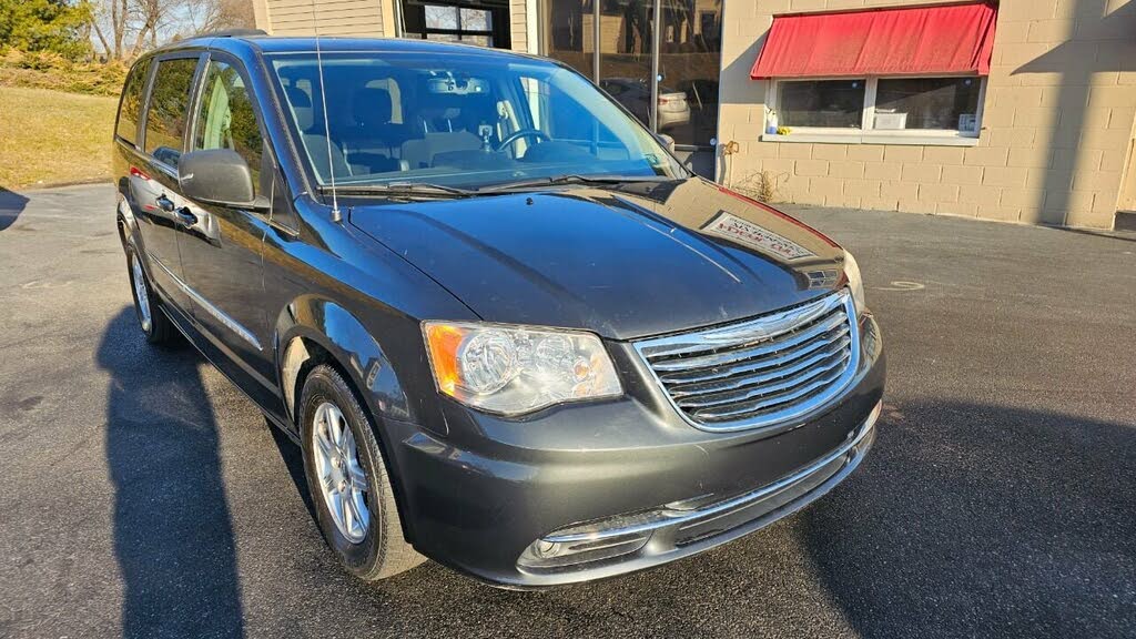 2012 chrysler hot sale minivan for sale