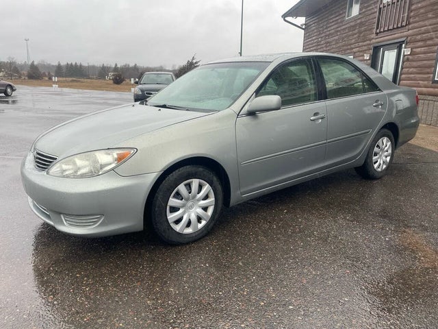 2005 Toyota Camry LE FWD