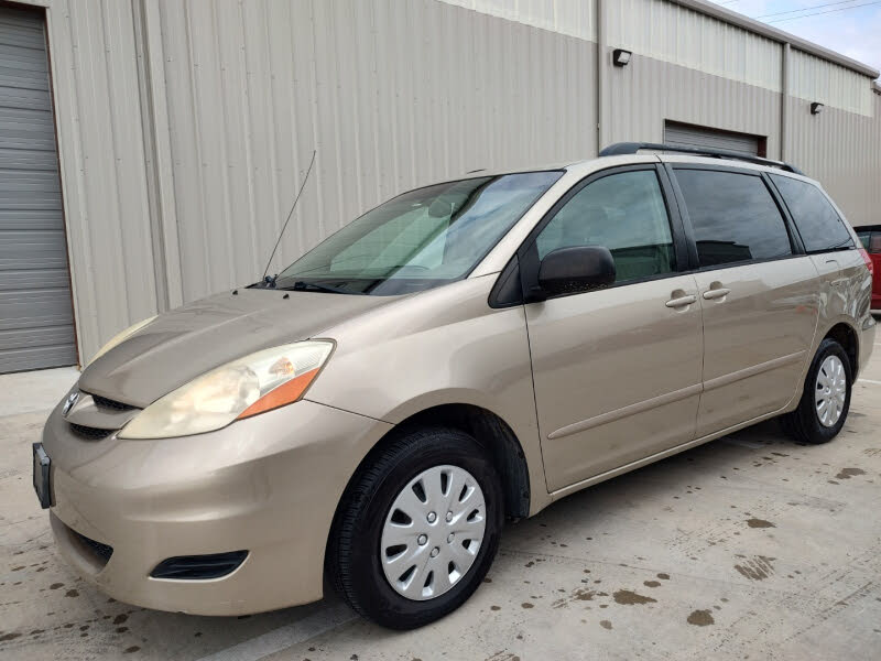 Tan toyota sierra store minivan