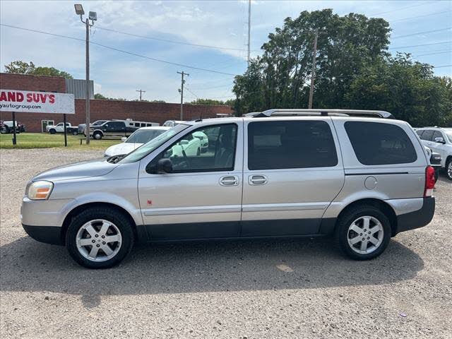 2005 saturn store minivan