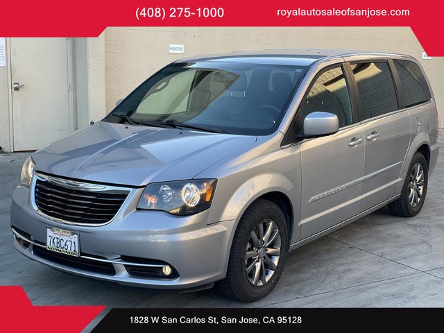 2015 Chrysler Town & Country S FWD