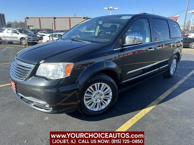 2013 Chrysler Town & Country Limited FWD