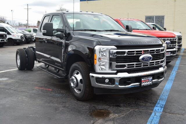 2023 Ford F-350 Super Duty Chassis XLT SuperCab DRW RWD