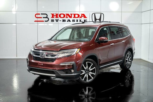 Honda Pilot Touring AWD with Rear Captain's Chairs 2020