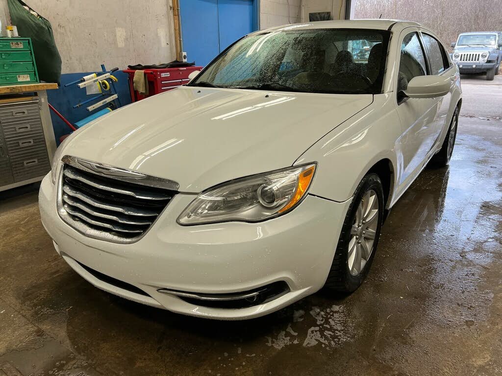 2012 chrysler outlet 200 white