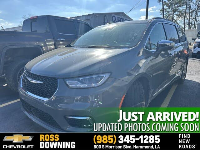 2022 Chrysler Pacifica Limited FWD