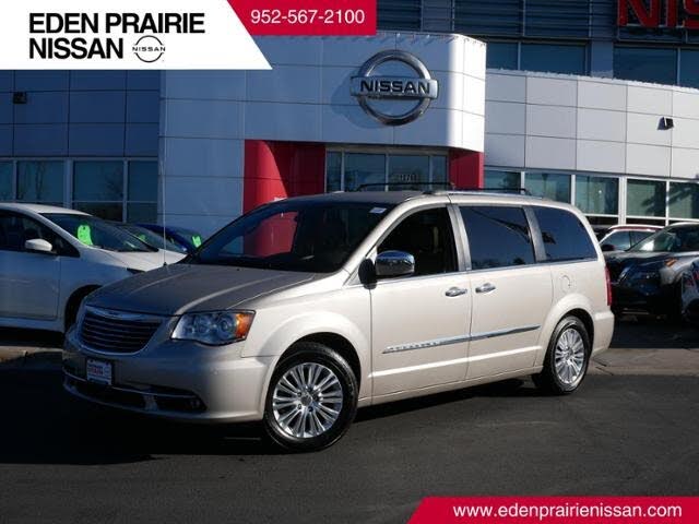 2013 Chrysler Town & Country Limited FWD