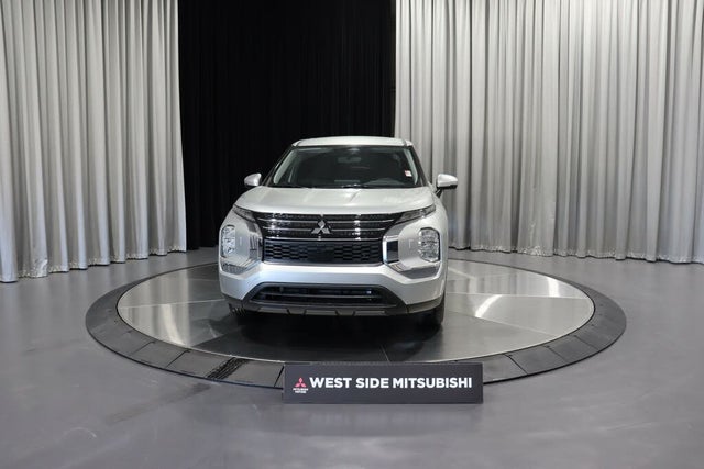 Mitsubishi Outlander ES AWD 2024