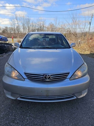 Toyota Camry LE FWD 2005
