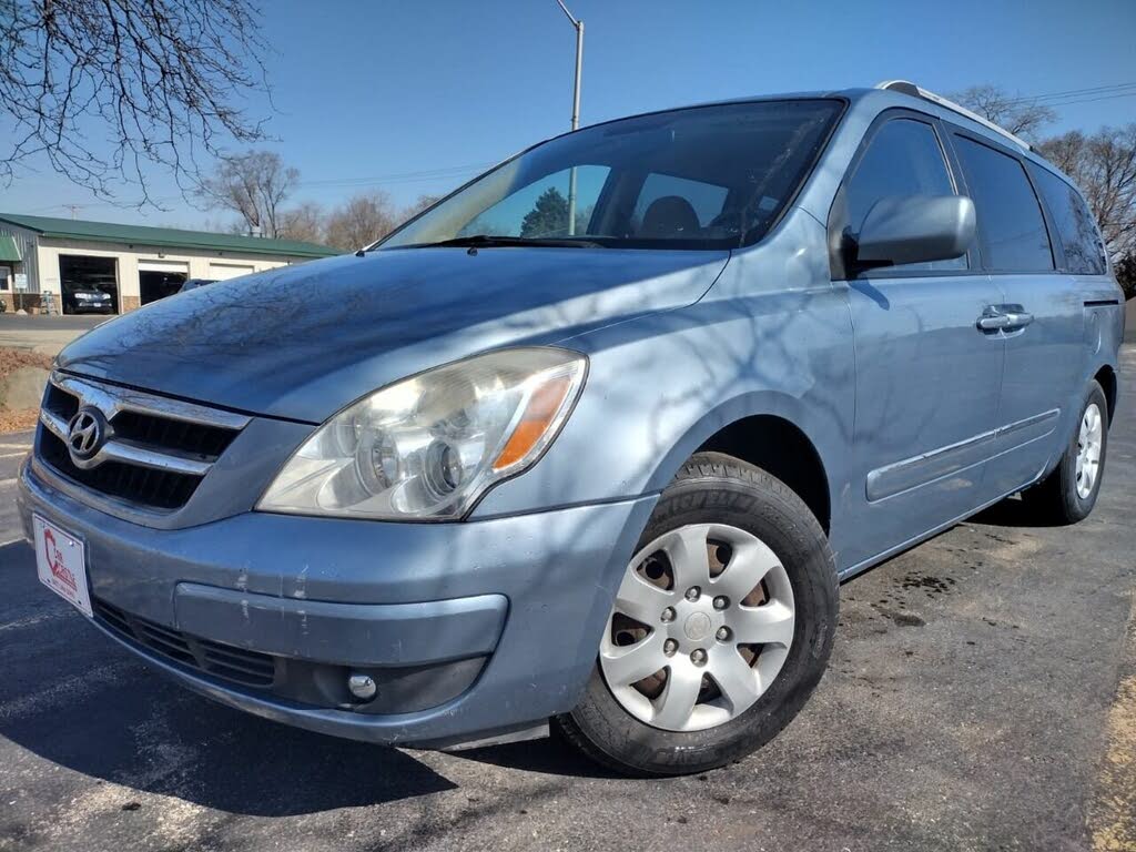 Used hyundai minivan best sale