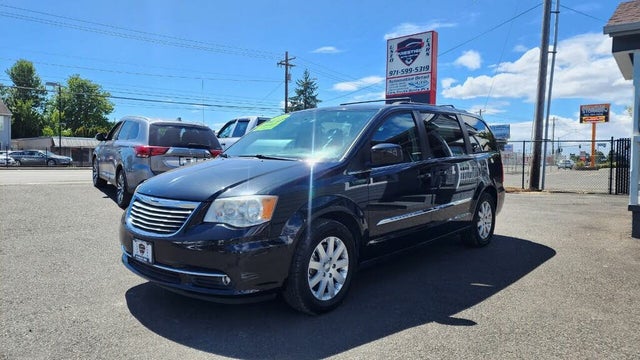 2014 Chrysler Town & Country Touring FWD