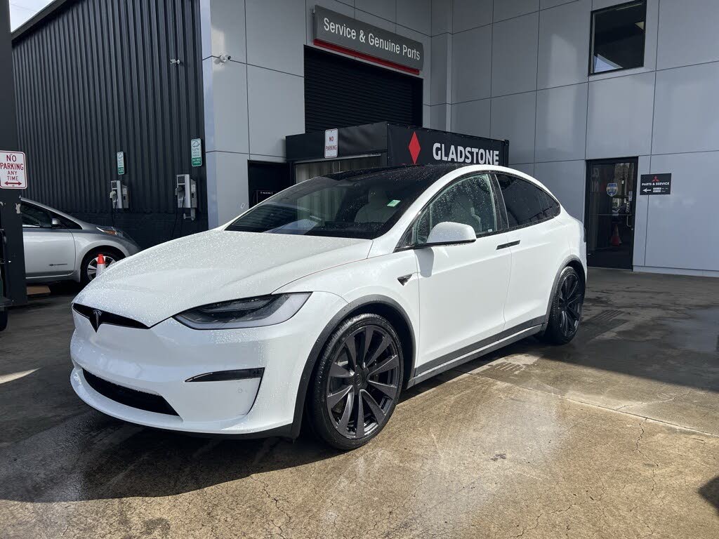 Tesla suv deals all wheel drive