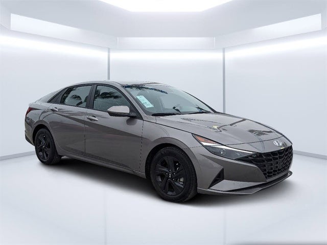 2022 Hyundai Elantra SEL FWD