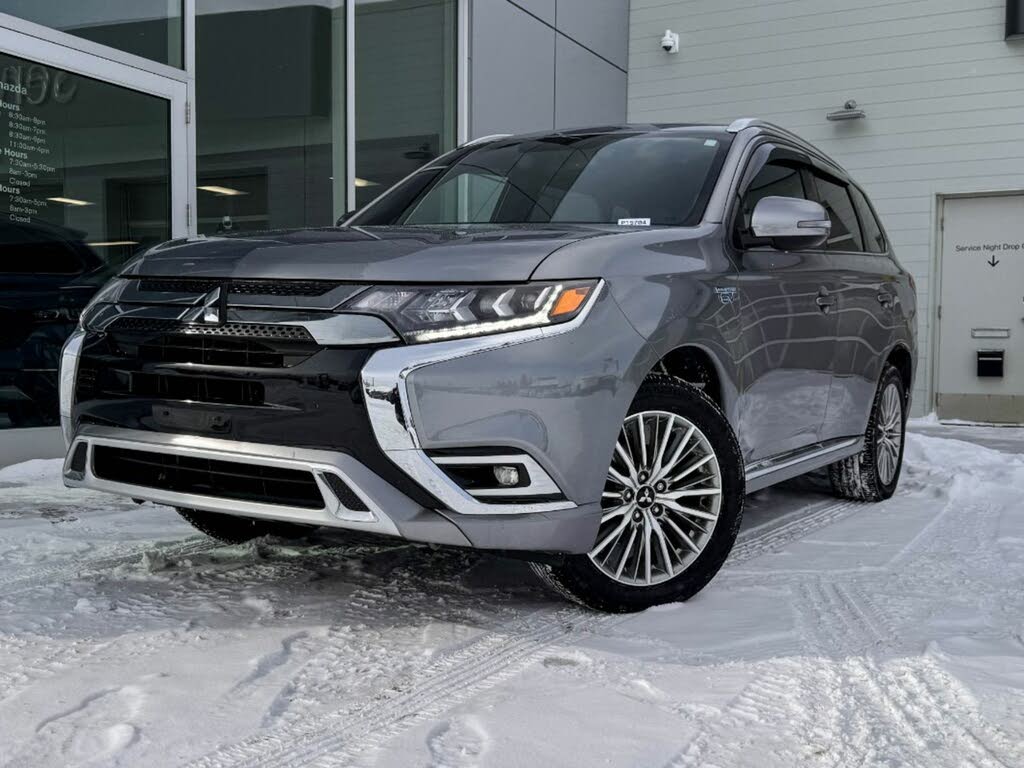 Used Mitsubishi Outlander Hybrid Plug in for Sale in Red Deer AB