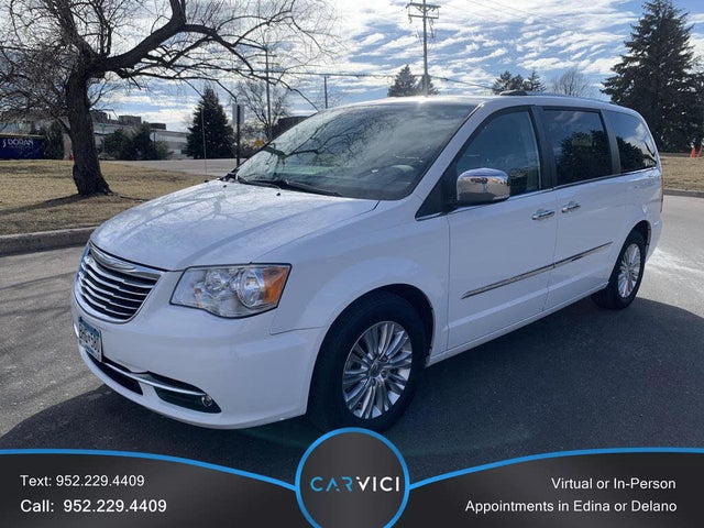 2015 Chrysler Town & Country Limited FWD