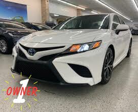 Toyota Camry Hybrid SE FWD