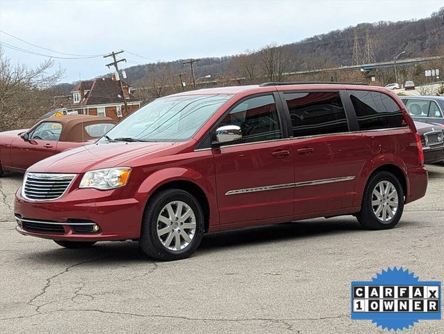 2011 Chrysler Town & Country Touring-L FWD