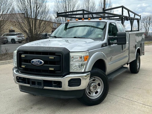 2011 Ford F-350 Super Duty Chassis XLT SuperCab 4WD