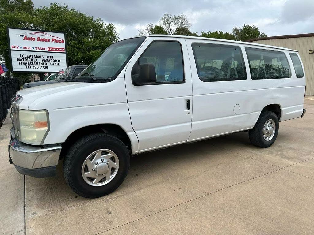 2010 15 passenger store van