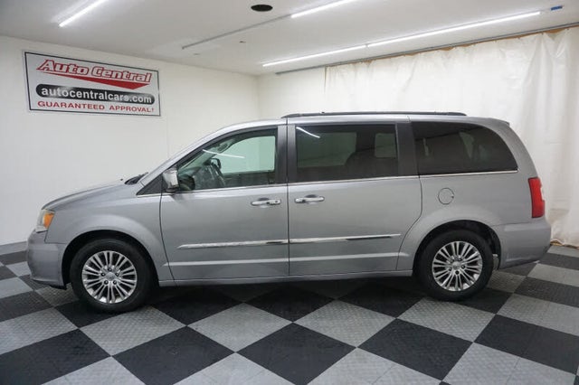2013 Chrysler Town & Country Touring-L FWD