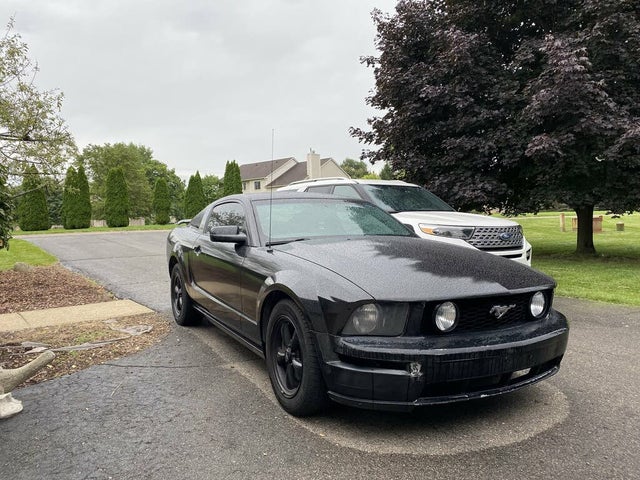 2005 Ford Mustang GT Premium Coupe RWD