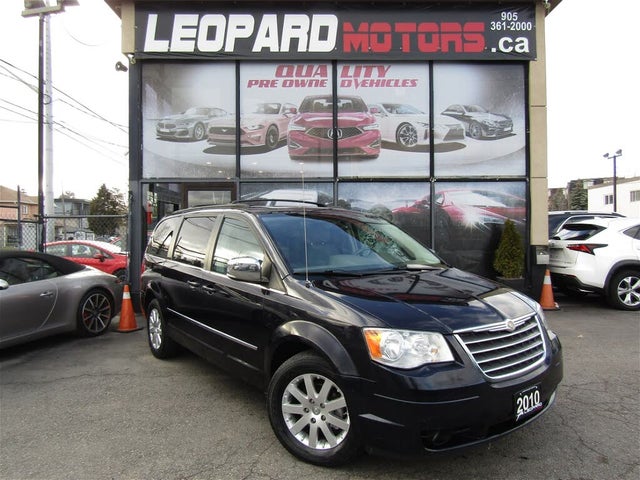Chrysler Town & Country Touring FWD 2010