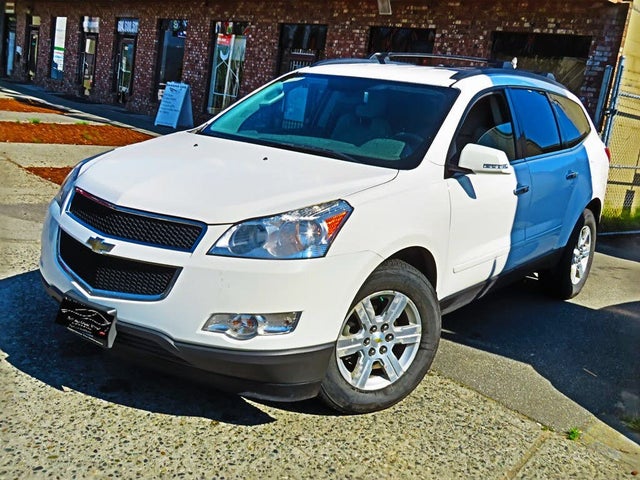 2011 Chevrolet Traverse 2LT AWD