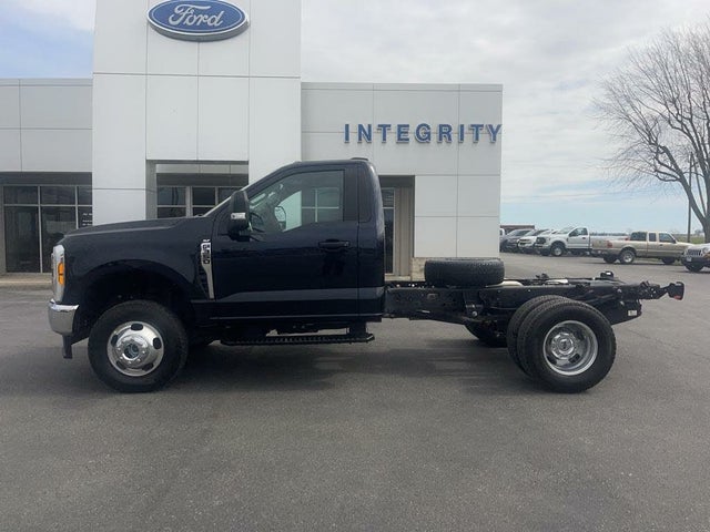 2023 Ford F-350 Super Duty Chassis XLT DRW 4WD