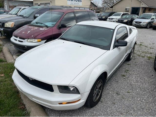 2005 Ford Mustang V6 Deluxe Coupe RWD