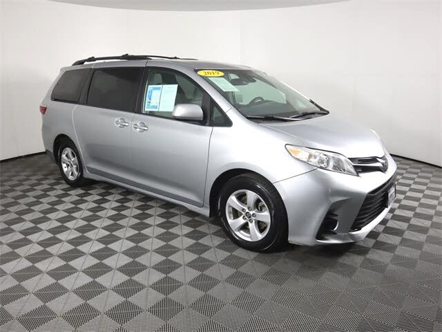 2019 Toyota Sienna LE 7-Passenger FWD with Auto-Access Seat