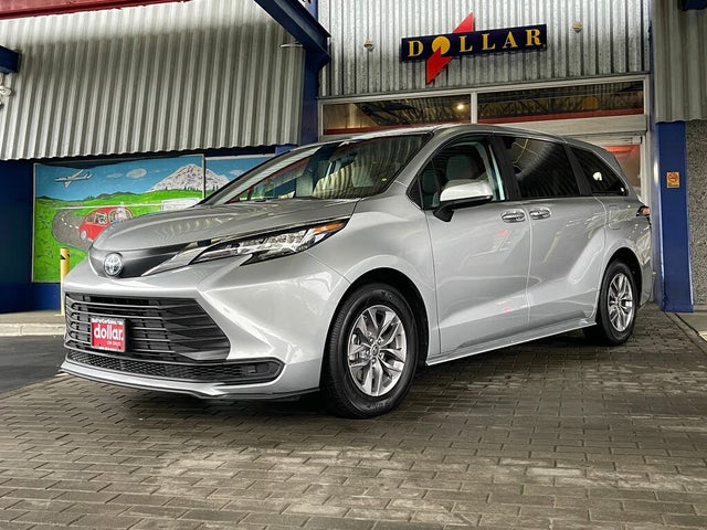 2022 Toyota Sienna LE 8-Passenger FWD
