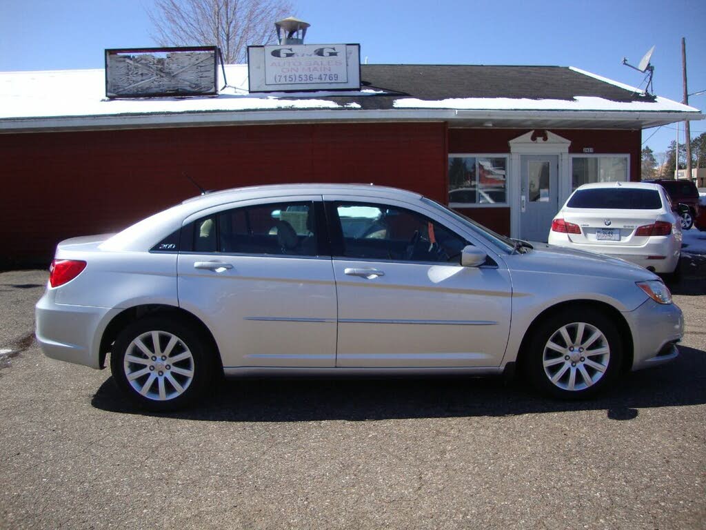 2012 Chrysler 200 Touring Sedan FWD