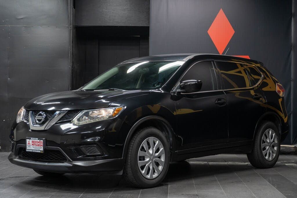 Take Advantage of the Nissan Rogue's Divide-N-Hide Cargo System - Lee Nissan